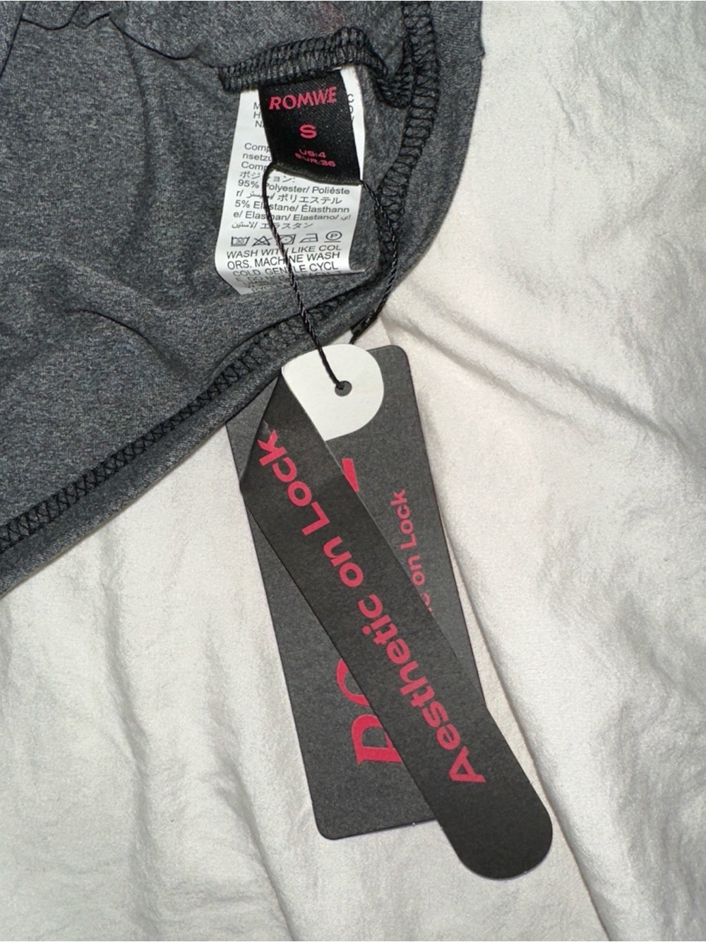 ROMWE Halter Top - Picture 3 of 3